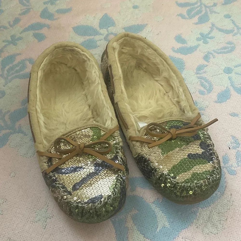 Sequin Camo Moccasin Slippers Sz 7